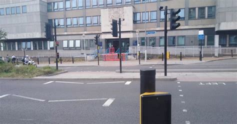 Croydon Magistrates' Court cordoned off by police after man attacked in ...