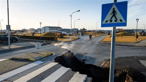 Iceland volcano live cam: Watch as plumes of smoke rise ahead of ...