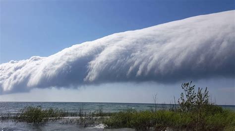 Rare morning glory cloud off Lake Michigan - YouTube