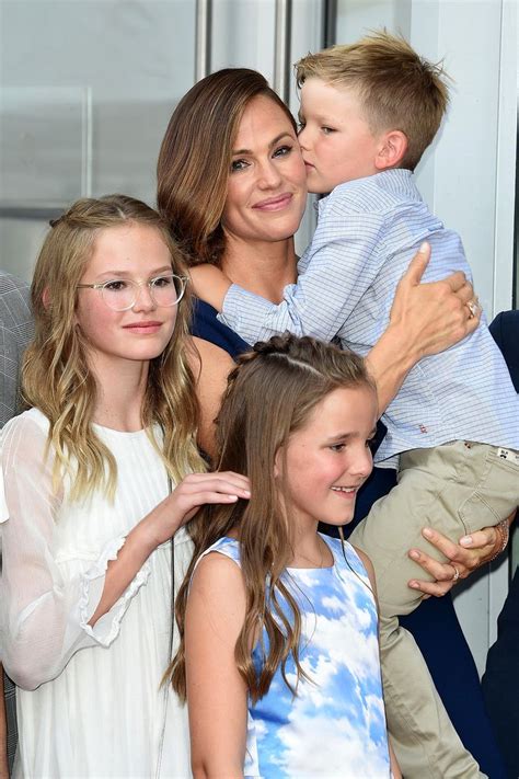 A Family Affair! Jennifer Garner Attends Walk of Fame Ceremony ...