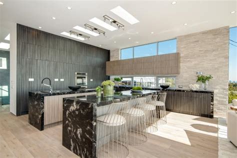 Contemporary Kitchen With Dual Islands | HGTV.com's Ultimate House Hunt ...