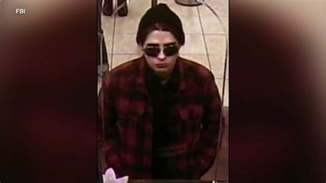 Chase Bank robbery Chicago: FBI releases photos of suspect accused of ...