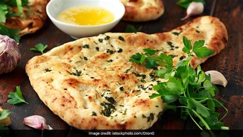 Tandoori Garlic Naan Recipe - NDTV Food