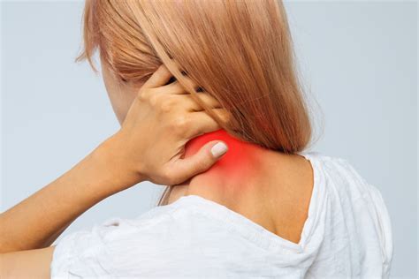 What to Do About a Pinched Nerve in the Neck - AICA Orthopedics