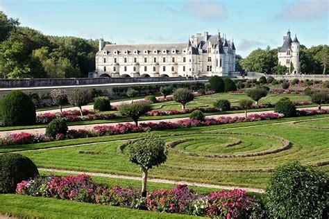 Ultimate Travel Guide to Chateau de Chenonceau in France!