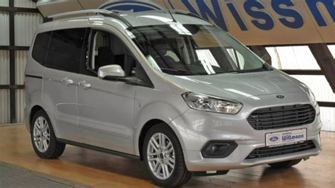 Ford Tourneo Courier Titanium TACLJM17331 Polar Silber "AUTOHAUS ...