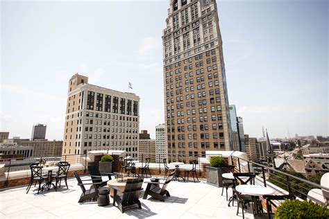 7 Iconic Rooftop Bars & Restaurants In Detroit That Illuminate The City ...