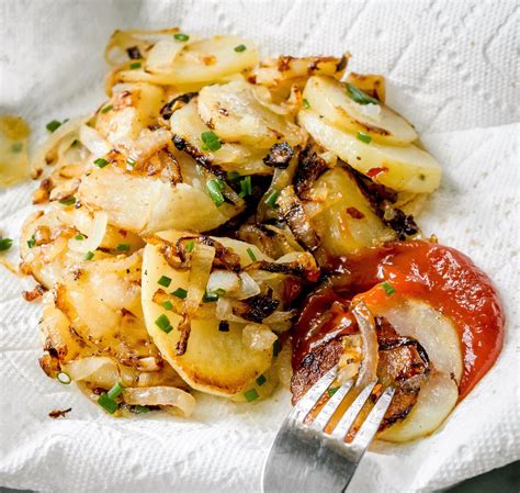 Fried Potatoes and Onions Recipe - Quick and Easy! - Chenée Today