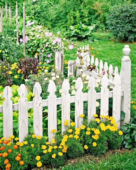 All About Picket Fences#fences #picket | White garden fence, Picket ...