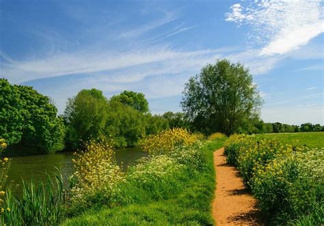 Walking the Thames Path - Thames River Path | Macs Adventure