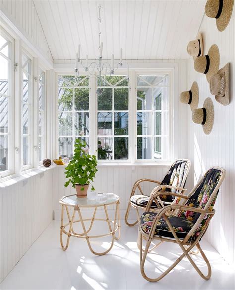 Vackert sommarhus på Öland. | Small sunroom, Furniture, Home