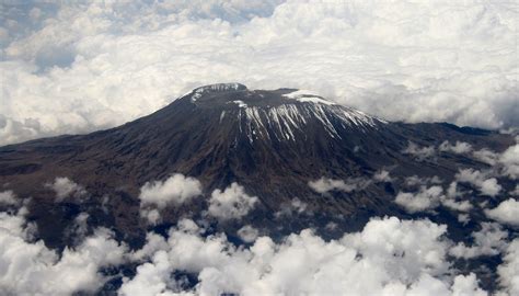 File:Mount Kilimanjaro Dec 2009 edit1.jpg - Wikipedia