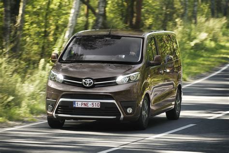 Toyota Proace 2016 review pictures | Carbuyer