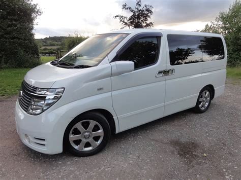 Nissan Elgrand E51 Review - Andrew's Japanese Cars