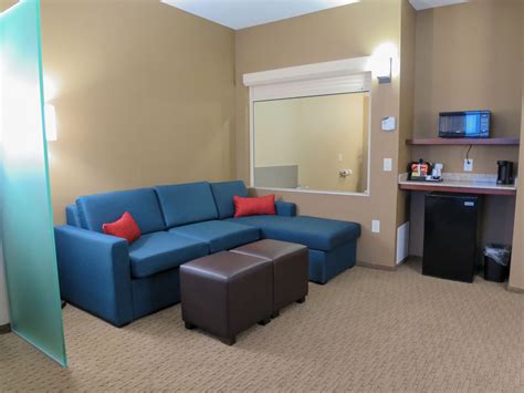 Regina's All-Suite Hotel: Suite Amenities at Comfort Suites Regina