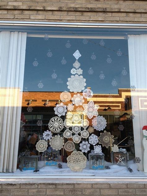 20+ Diy Christmas Window Ideas - DECOOMO