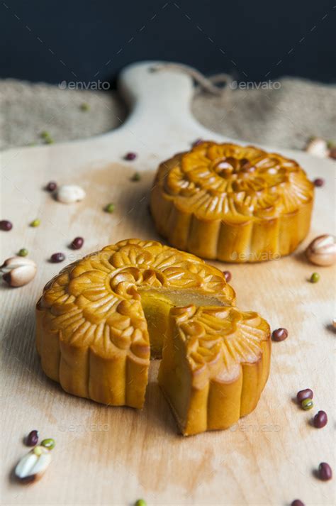 Traditional moon cakes to celebrate mid autumn festival Stock Photo by ...