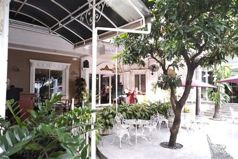 RUMAH PUTIH POOLSIDE RESTAURANT - CEMPAKA PUTIH, Jakarta - Restaurant ...