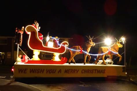 Lighted Christmas Parade: What It Is & How to Find One | LoveToKnow