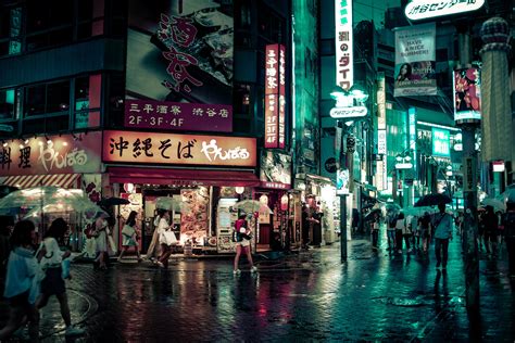 Rainy night in Shibuya, Tokyo [4896 × 3265] : r/raining