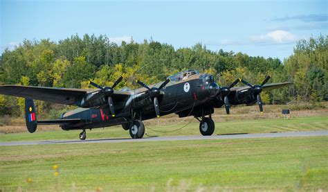 Avro Lancaster Bomber. Lancaster Bomber, Ww2 Planes, Avia, Gliders ...