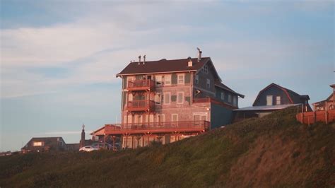 The Sylvia Beach Hotel: A B&B for Bibliophiles — A Suitcase Full of Books