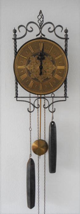 Wall clock (1) - Wrought iron, brass. - Catawiki