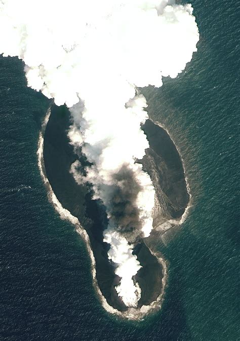 Two volcanic islands emerge in Red Sea 'that will last for centuries ...