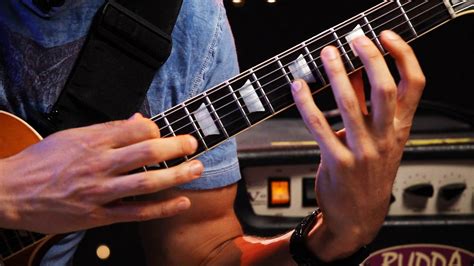 Tapping | Guitar Lessons @ Ultimate-Guitar.Com