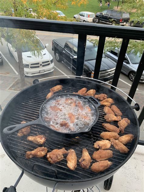 Hickory smoked wings : BBQ