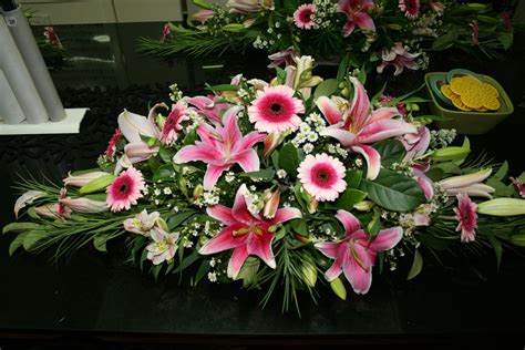 Johanne Enoksen: Casket Funeral Flower Arrangement Ideas : During the ...