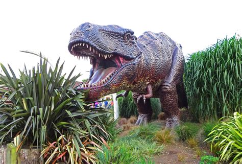 A dinosaur exhibition at the Prairie Janine Thomas in Les Clayes-sous ...