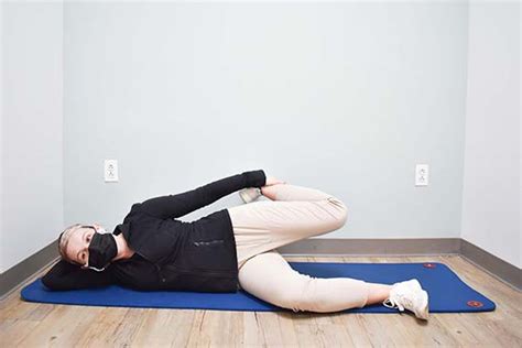 Four Hip Flexor Stretches to Relieve Tightness, from a PT | HSS