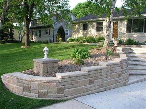 Curved Retaining Walls in Your Landscape