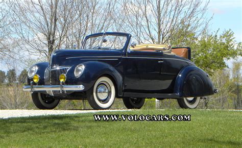 1939 Ford Deluxe | Volo Museum