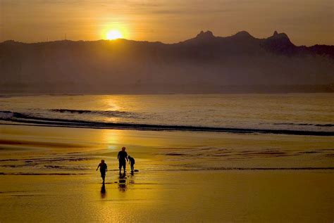 5 Pantai Terindah di Pacitan yang Paling Tepat untuk Menyaksikan Sunset