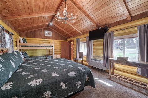 Ashton Log Cabins | A Ashton, Idaho Campground