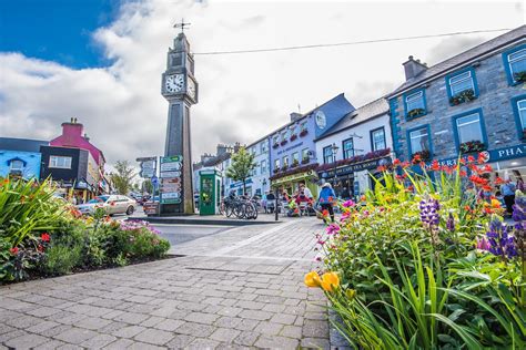 Travel Guide To the Coolest Small Towns in Ireland