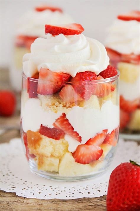 This strawberry shortcake trifle is the perfect no-bake summer dessert ...