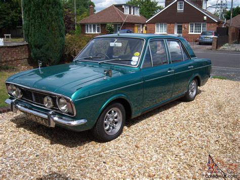 Cortina MK2 1600E modified to V6 2.8 Injection