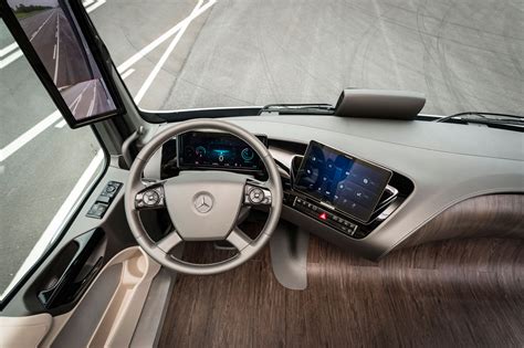 Mercedes-Benz Future Truck 2025 Concept Interior - Car Body Design