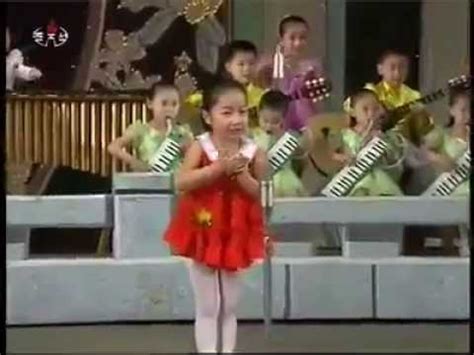 Little Chinese Kids Singing Song ... - YouTube