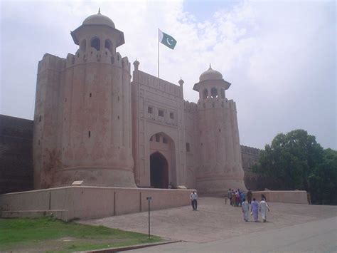 Lahore Fort Historical Facts and Pictures | The History Hub