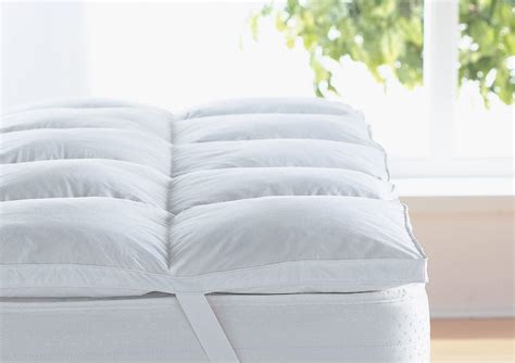 How To Choose The Right Down Feather Mattress Topper For Your ...