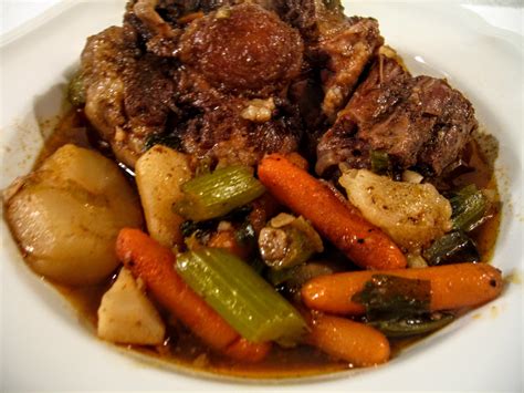 Lulu Cooks and Tells: Slow Cooker Oxtail Braised in Red Wine