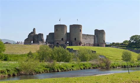 File:Rhuddlan Castle, May 2012.jpg - Wikipedia