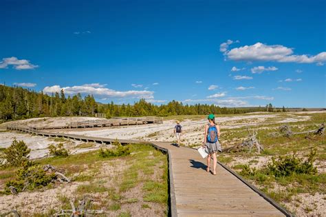 10 Best Hiking Trails in Yellowstone National Park - Take a Walk ...