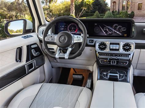 Modern UI Design of Automotive HMI | Mercedes g wagon, Mercedes g wagon ...