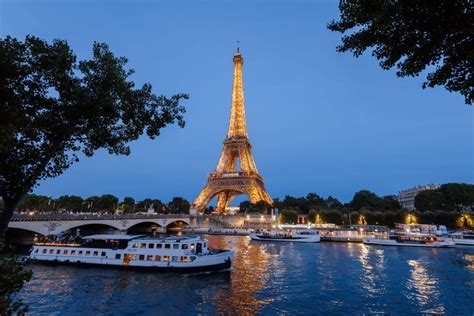 Bateaux Parisiens: The Best Seine River Cruise in Paris - Road Affair