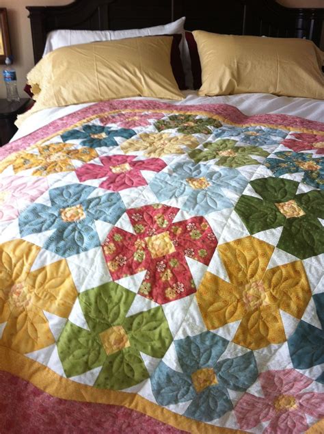 Pin by Lida Niels on Quilts | Sunflower quilts, Quilts, Flower quilts